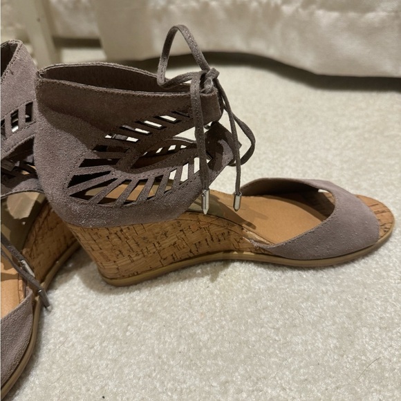 Dolce vita lace up beautiful sandal with a wedge heel - Picture 6 of 9